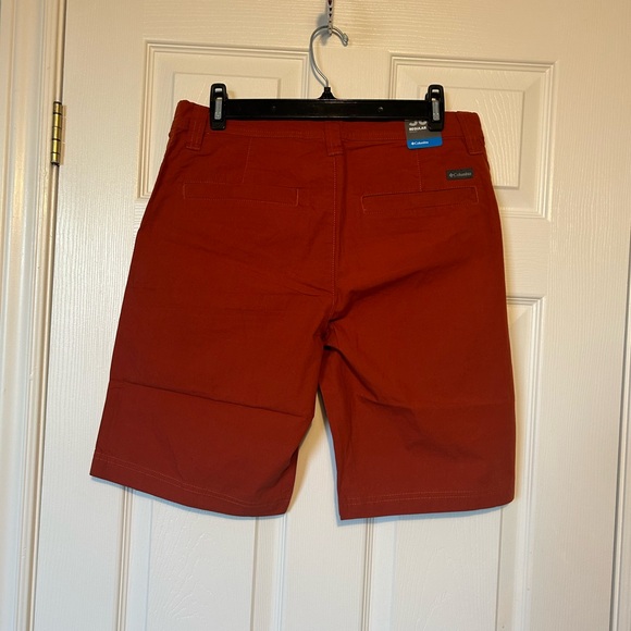 🔥🆕🔥 Columbia Men’s Washed Out™ Shorts - Carnelian Red - Picture 2 of 7